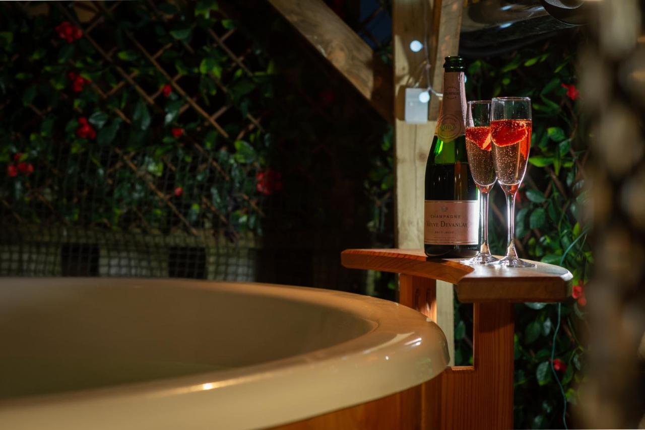 East Cottage * Wood Burning Hot Tub * Garden เซนต์แอนดรูว์ ภายนอก รูปภาพ