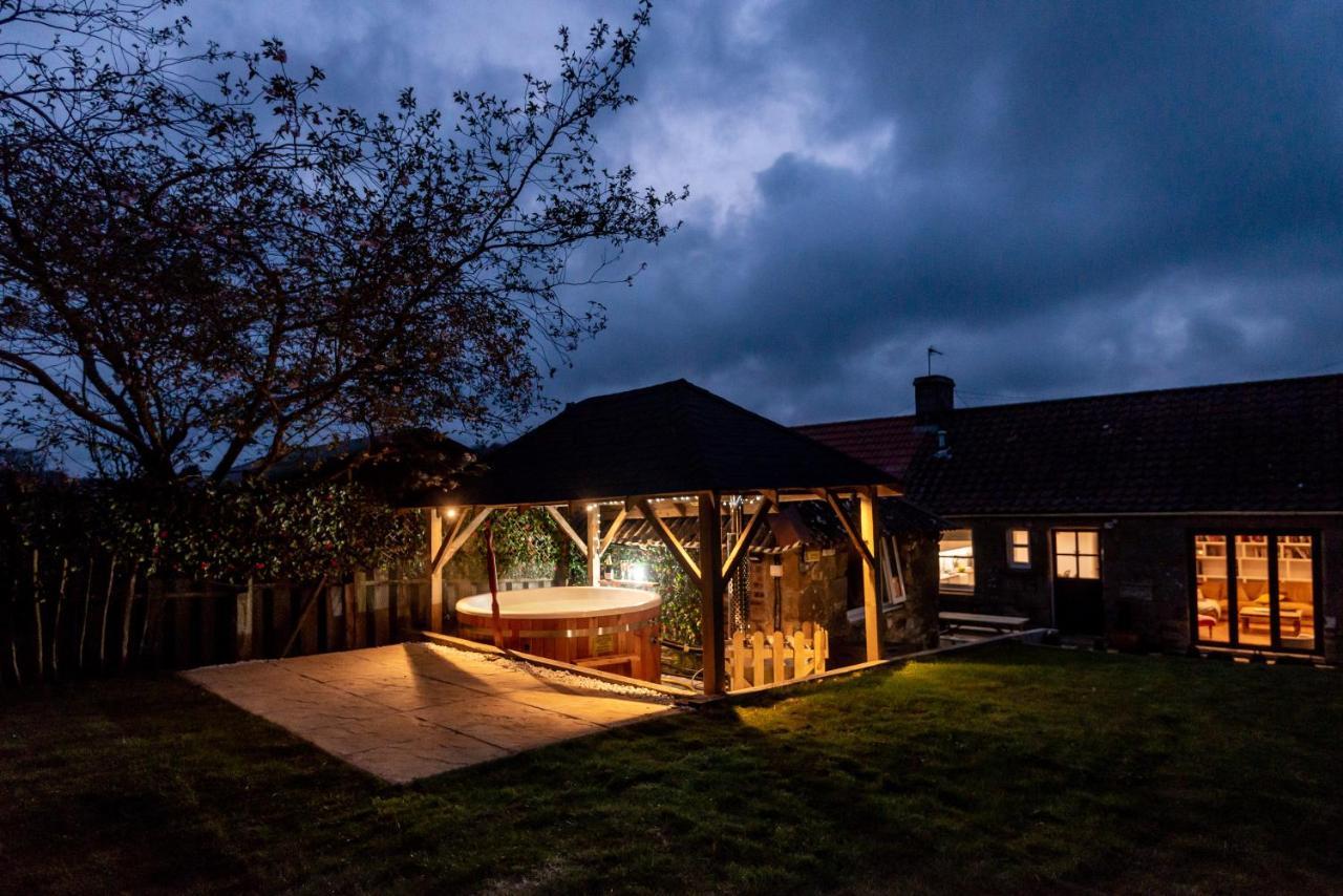 East Cottage * Wood Burning Hot Tub * Garden เซนต์แอนดรูว์ ภายนอก รูปภาพ